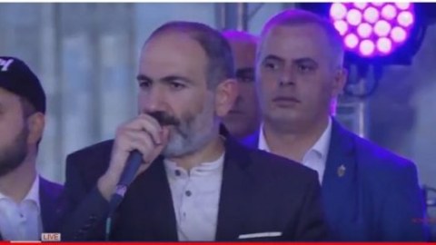 Paşinyan rəqiblərini hədələdi