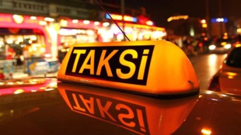 Bakıda hərəkətə mane olan taksi dayanacaqları ləğv edilir