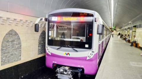 Ağdaş sakini özünü metroda qatarın altına atdı - hərəkət dayandı