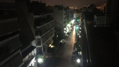Afina qaranlıqda qaldı
