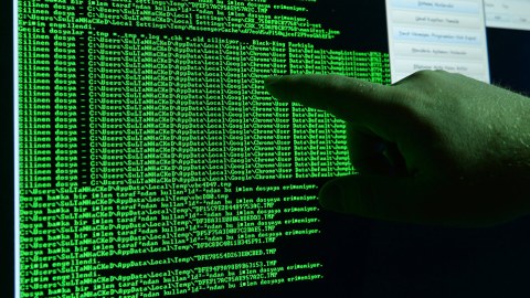 İran n&uuml;fuzlu universitetlərə haker h&uuml;cumları etdi