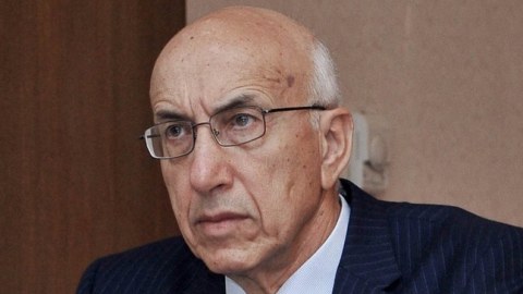 Deputat rus bölmələrinin bağlanmasına qarşı çıxdı