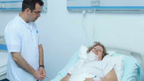 Çənə sümüyünə damaqdan transplant qoyuldu