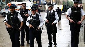 Londonda insanların &uuml;zərinə zəhərli maddə atılıb
