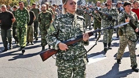 Bu ölkədə qadınlar da orduda xidmət edəcək 