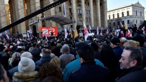 Şagirdlərin qətli ilə bağlı yenidən etirazlar başladı
