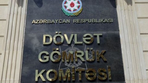 Gömrük Komitəsinin şöbə rəisi rüşvət başında TUTULDU