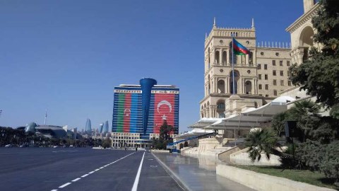 Sabahkı hərbi paradın APARICISI dəqiqləşdi