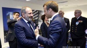 Makron Paşinyanla Qarabağı müzakirə etdi 