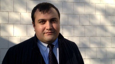 Vəkillər Kollegiyası  Elçin Sadıqovla bağlı şikayətə baxır
