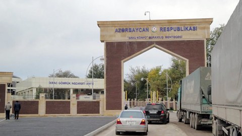 Gömrükdə rüşvət alan inspektor işdən qovuldu