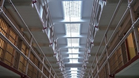 Törətmədiyi cinayətə görə 27 il cəza çəkən şəxs azadlığa çıxdı
