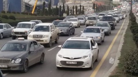 Bakı-Sumqayıt yolunda hərəkət iflic oldu