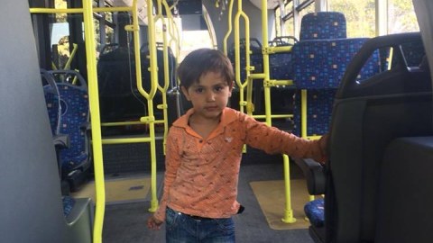 65 saylı avtobusda sahibsiz uşaq tapıldı - FOTO