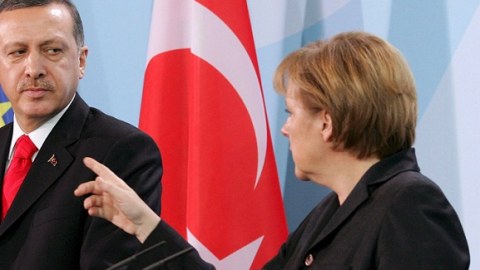 Ərdoğan Merkellə danışıqlar apardı