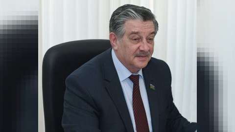 Milli Məclisin deputatı: “Rus dilini saxlamaqla Azərbaycan suverenliyini itirmir”