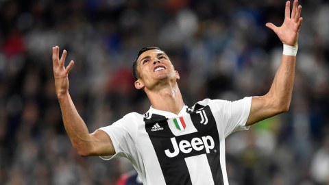 Ronaldu zorlamada ittiham olunur