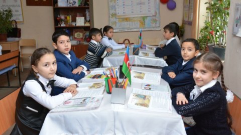Təhsil naziri rus dilinin tədrisi ilə bağlı əmr İMZALADI