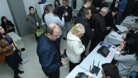 Ermənistanda parlament se&ccedil;kiləri baş tutmaya bilər