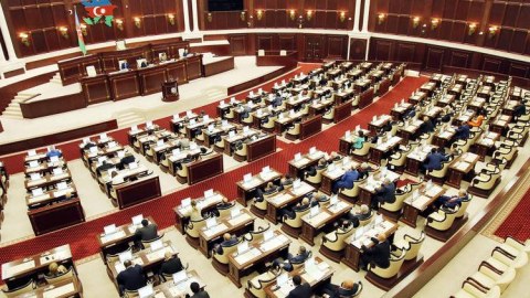 Milli Məclisin iclası başladı