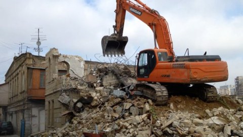 Bakıda daha bir sıra tikililər SÖKÜLDÜ  