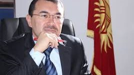 Prezidentə qarşı çıxan səfir siyasi sığınacaq istədi 