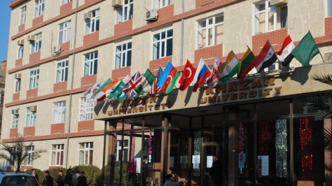 Xəzər Universitetinin brend mağazası: günə 4-5 manat qazanc olur