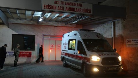 Əsgərləri daşıyan mikroavtobus aşıb