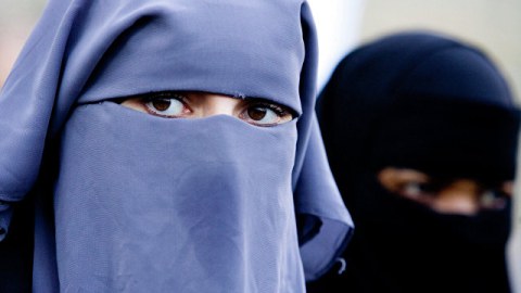 Ərəb &ouml;lkəsində niqab qadağan olundu