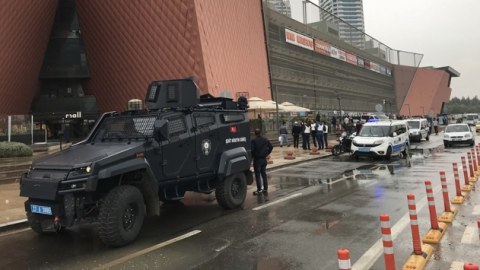 Türkiyədə fərarilik edən əsgər insanları girov götürdü
