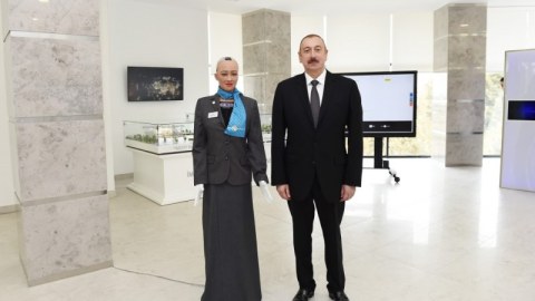 İlham Əliyevin robot “Sofiya” ilə söhbəti - VİDEO