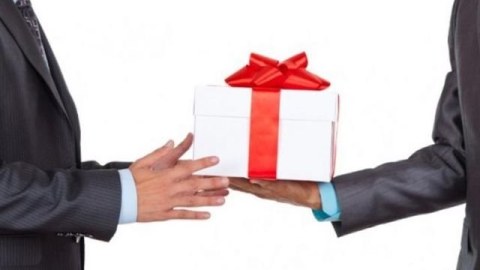 Deputatların hədiyyə alması və təklif etməsi qadağan olunur