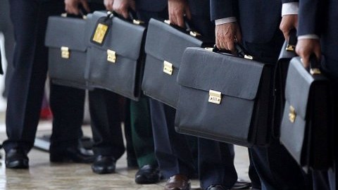 “Hökmranlıq edən” başçıların işinə son verilir   