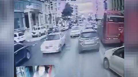 “BakuBus” avtobusu niyə qoşa xətlə hərəkət edib? - VİDEO