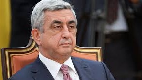 Sarkisyan kəndə köçdü 