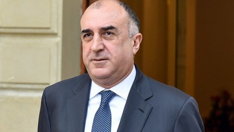 Deputat nazirin müdafiəsinə qalxdı: “Çox xarici dil bilir, ona görə ana dilində nöqsanlar var”
