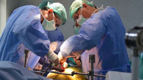 Azərbaycanda daha bir qadın estetik əməliyyatın qurbanı oldu 