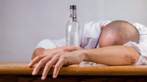 Azərbaycandakı alkoqoliklərin sayı və hansı yaşlarda olduğu açıqlandı - RƏSMİ