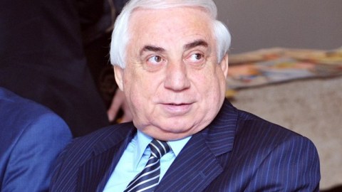 Komitə sədri uşaqlara verilən m&uuml;avinətlərlə bağlı məsələ qaldırdı