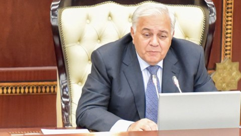 Spiker deputatlara irad tutdu: “Buradan hər kəsi yaxşı görürəm”