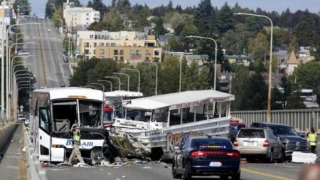 İki sərnişin avtobusu toqquşdu: 2 ölü