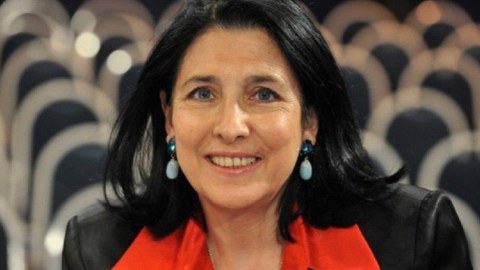 Salome Zurabişvili 55 faiz səs toplayıb