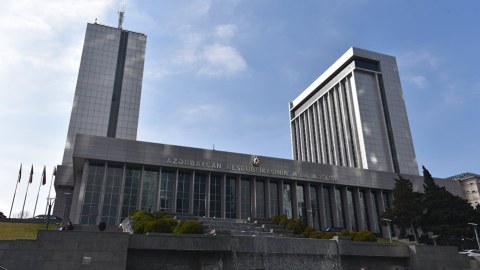 Deputatlar Xeyriyyəçilərin vergidən azad olunmasını İSTƏYİRLƏR