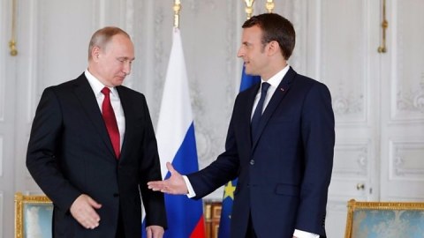 Putin Makronla Ker&ccedil; boğazındakı gərginliyi m&uuml;zakirə etdi