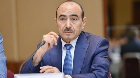 Əli Həsənov: “Bir məmurun dövlət dilini bilməməsi onun qəbahətidir”