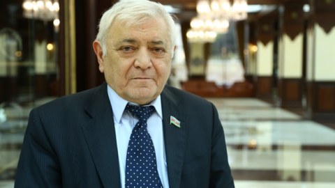 Aqil Abbas özəl telekanalları bağlamağa ÇAĞIRDI   