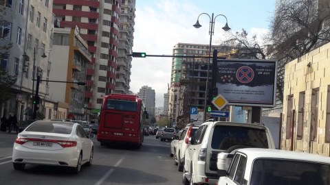 Agentlik&nbsp;k&uuml;&ccedil;ə və prospektlərdə maarifləndirmə xarakterli l&ouml;vhələr vurdu - FOTO
