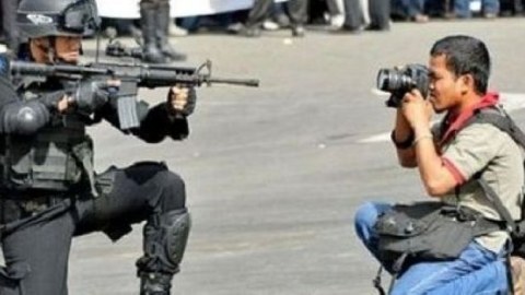 Bu il d&uuml;nyada 80 jurnalist &ouml;ld&uuml;r&uuml;l&uuml;b - HESABAT  &nbsp;