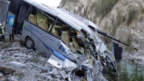 Avtobus qəzasında 16 nəfər &ouml;ld&uuml;
