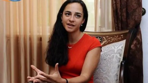 Erməni xanım məmuru Arif Məmmədovla kofe içdiyi üçün məhşər ayağına çəkdilər